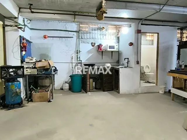 LOCAL COMERCIAL A PIE DE CALLE CON MAS DE 20 PUESTOS DE ESTACIONAMIENTO - 6