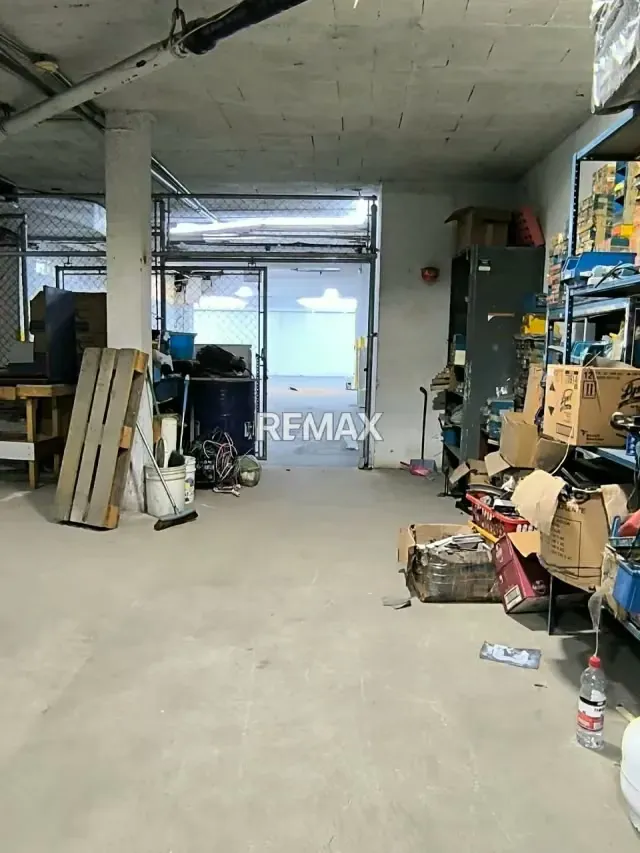 LOCAL COMERCIAL A PIE DE CALLE CON MAS DE 20 PUESTOS DE ESTACIONAMIENTO - 7