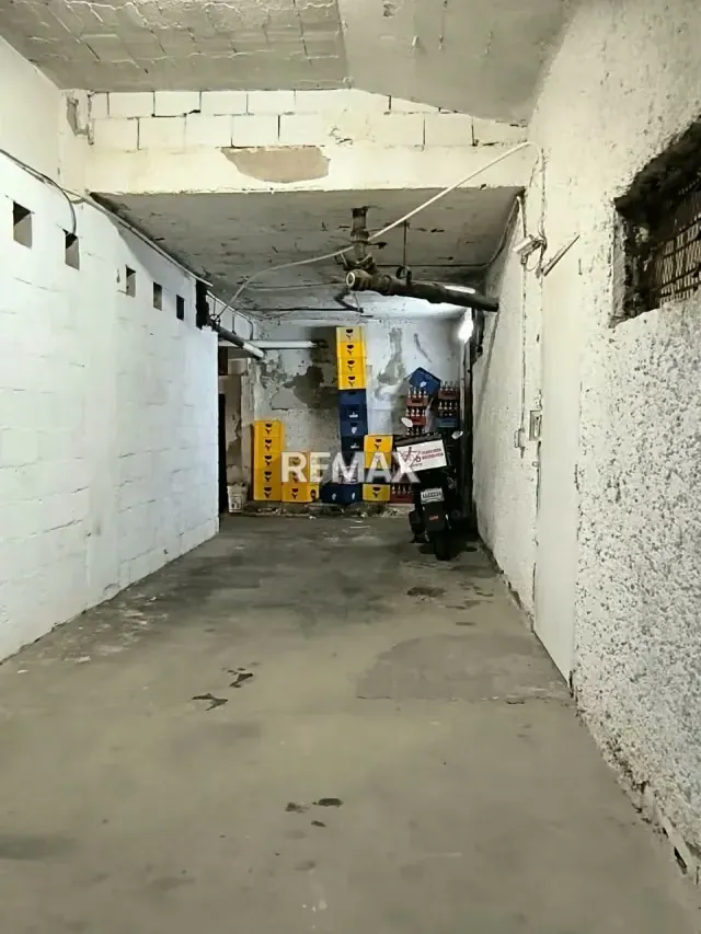 LOCAL COMERCIAL A PIE DE CALLE CON MAS DE 20 PUESTOS DE ESTACIONAMIENTO - 8