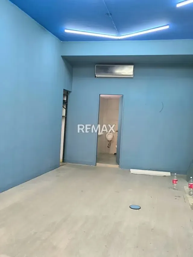 LOCAL COMERCIAL A PIE DE CALLE CON MAS DE 20 PUESTOS DE ESTACIONAMIENTO - 9