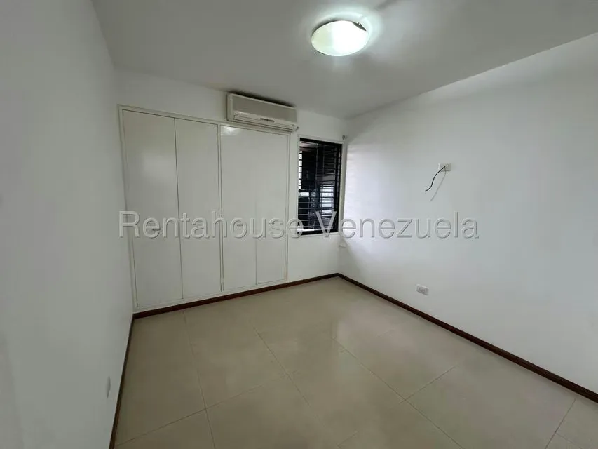 Apartamento (1 Nivel) en Alquiler en La Boyera, Distrito Metropolitano - 11