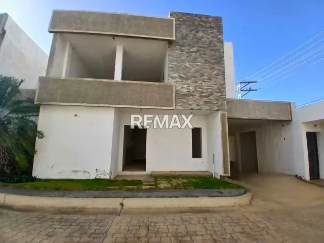 Se Vende Casa en Urbanismo Privado Coro Edo. Falcón