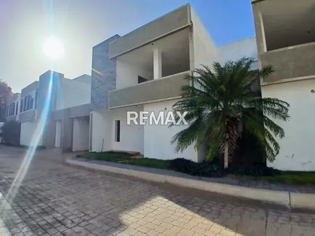 Se Vende Casa en Urbanismo Privado Coro Edo. Falcón - 2