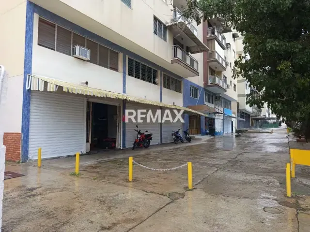 LOCAL EN VENTA TRIGAL CENTRO 83mts2 CALLE ANTIGUA FORNARINA - 2