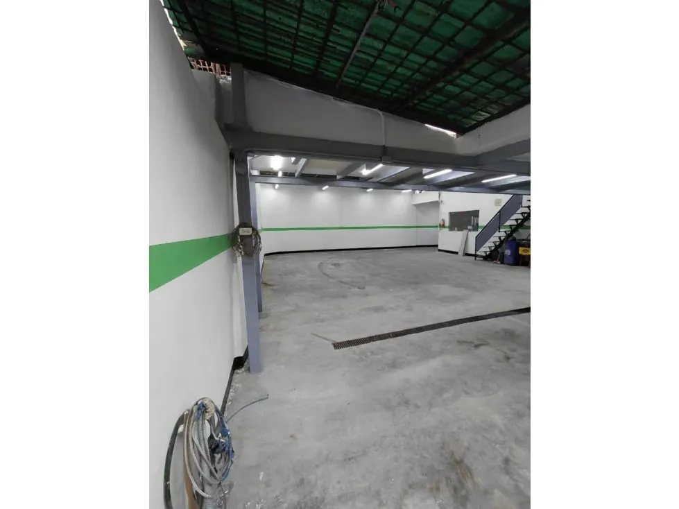 Alquilo galpón 250m2 Santa Mónica 1839 - 2