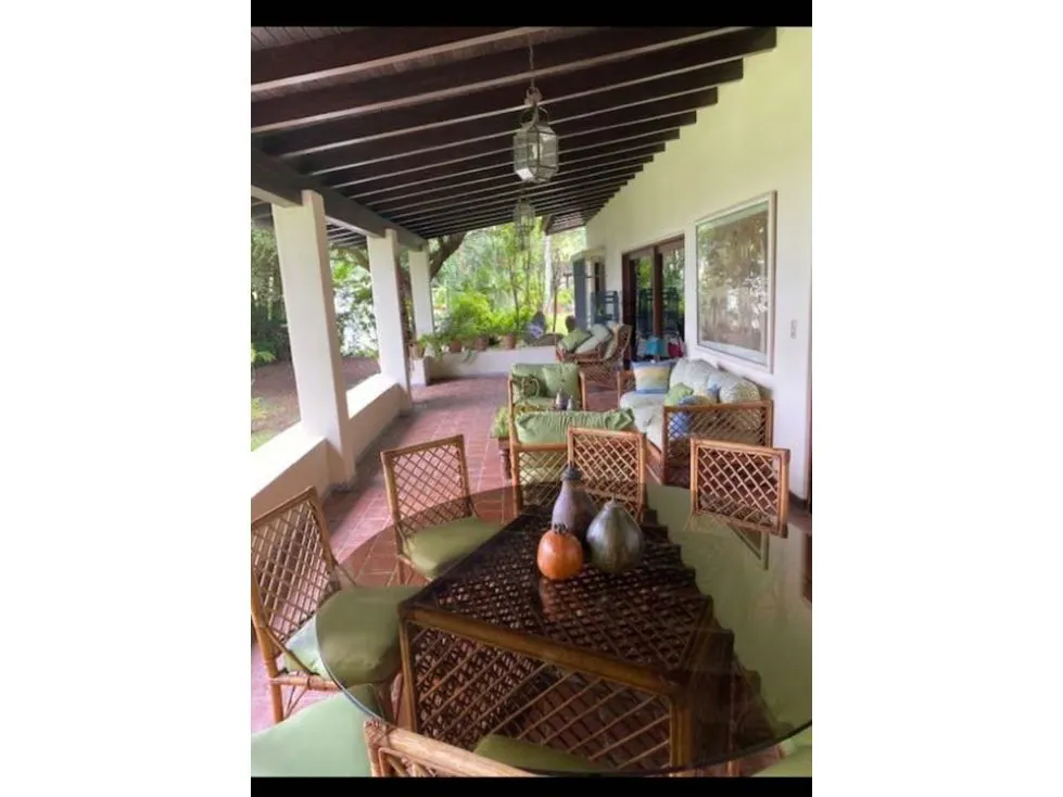 Vendo casa 700m2 Colinas de Valle Arriba 2770