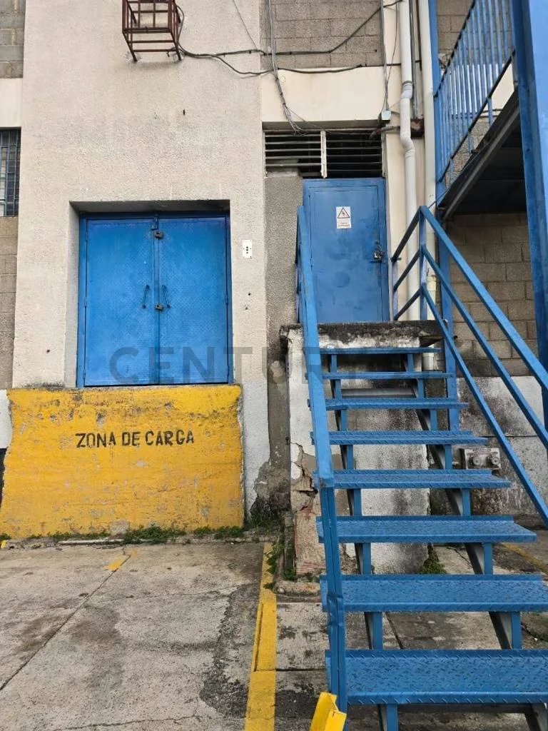 SE VENDE EDIFICIO INDUSTRIAL EN LA MEJOR ZONA DE LA TRINIDAD. - 2