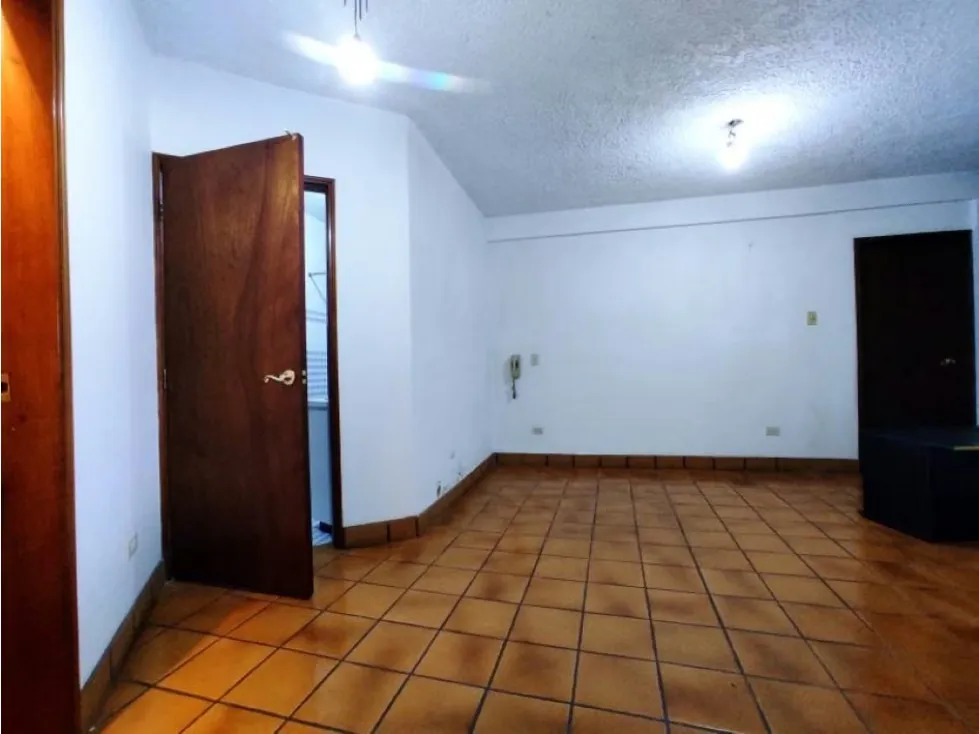 Se vende casa 380m2 parte alta Macaracuay 4402 - 12