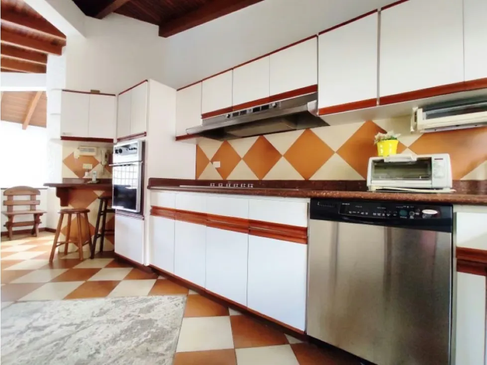 Se vende casa 380m2 parte alta Macaracuay 4402 - 8