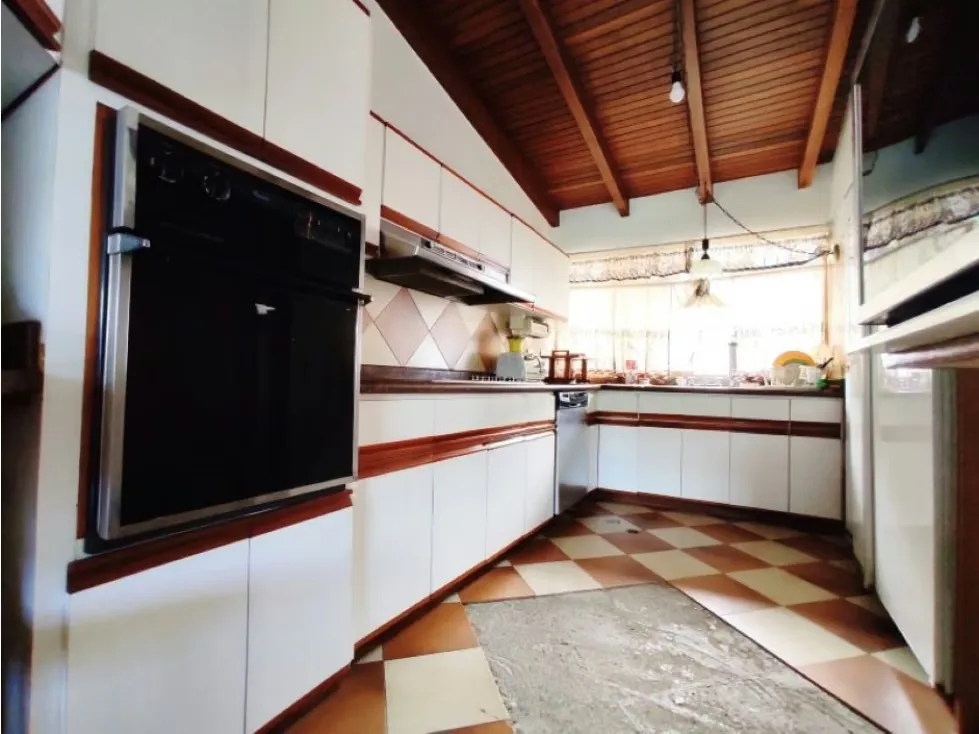 Se vende casa 380m2 parte alta Macaracuay 4402 - 9