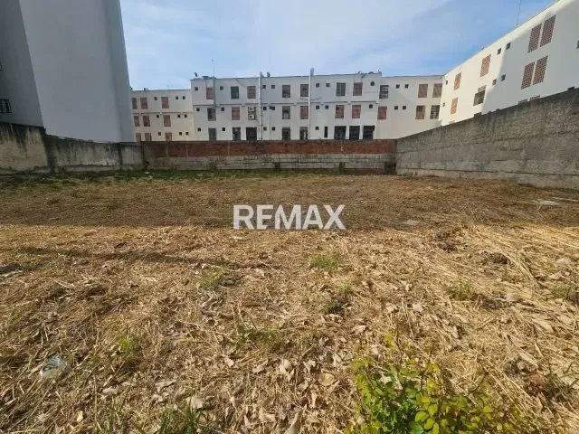 Terreno en la Urbanización San Jacinto - 2