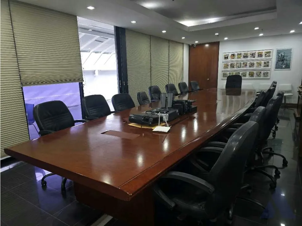Vendo/alquilo espacios en edificio y empresa 9000m2 La Urbina 1677 - 11