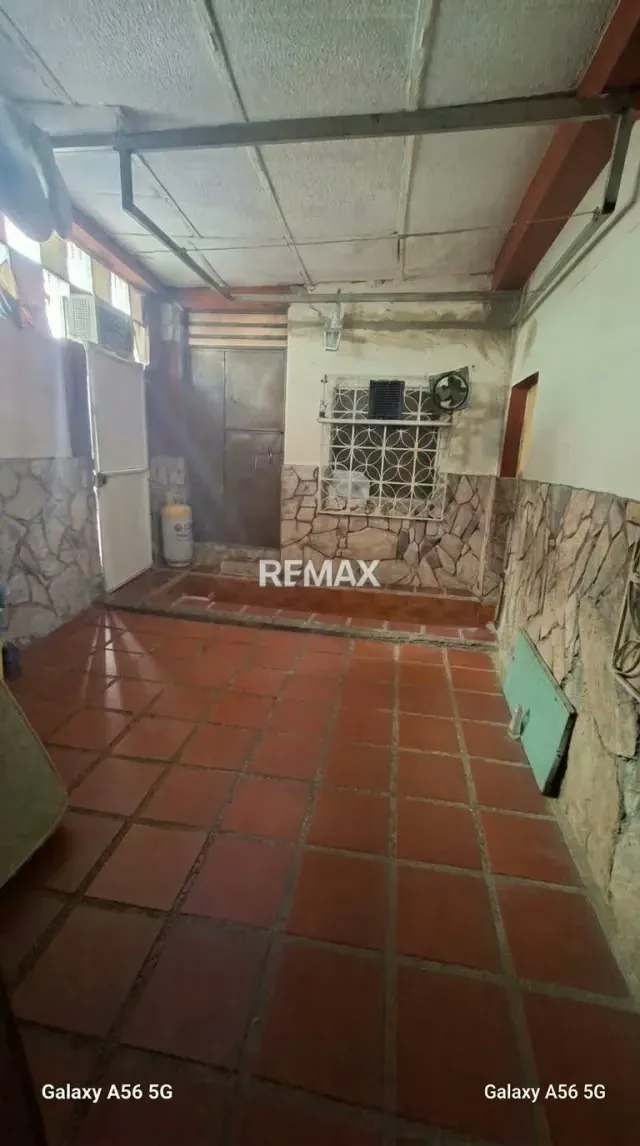 CASA EN VENTA | PETARE NORTE 1 (EJE LA URBINA) - 2