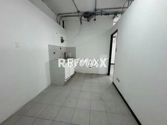EN ALQUILER ESTRATÉGICO LOCAL CON UN ÁREA DE 144 M2 - 3
