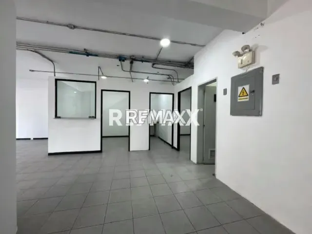 EN ALQUILER ESTRATÉGICO LOCAL CON UN ÁREA DE 144 M2 - 4