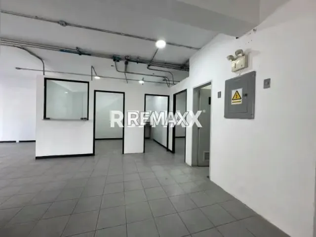 EN ALQUILER ESTRATÉGICO LOCAL CON UN ÁREA DE 144 M2 - 5