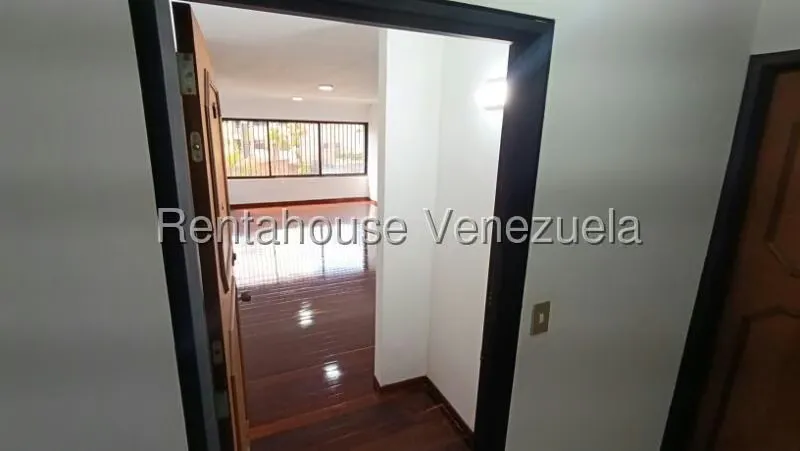 Apartamento (1 Nivel) en Alquiler en Altamira, Distrito Metropolitano - 2