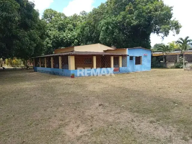 Se ofrece en Venta casa en Avenida Principal l via la pica
