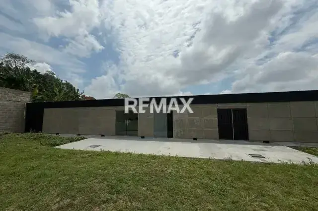 Venta de Lote de Terreno con Galpón en el Hatillo