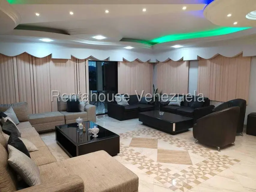 Casa (Duplex) en Venta en Lomas del Este, Carabobo - 2