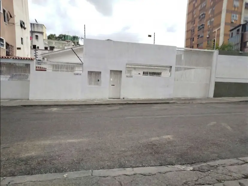 Alquilo casa comercial / 270m2 Bello Monte 8591