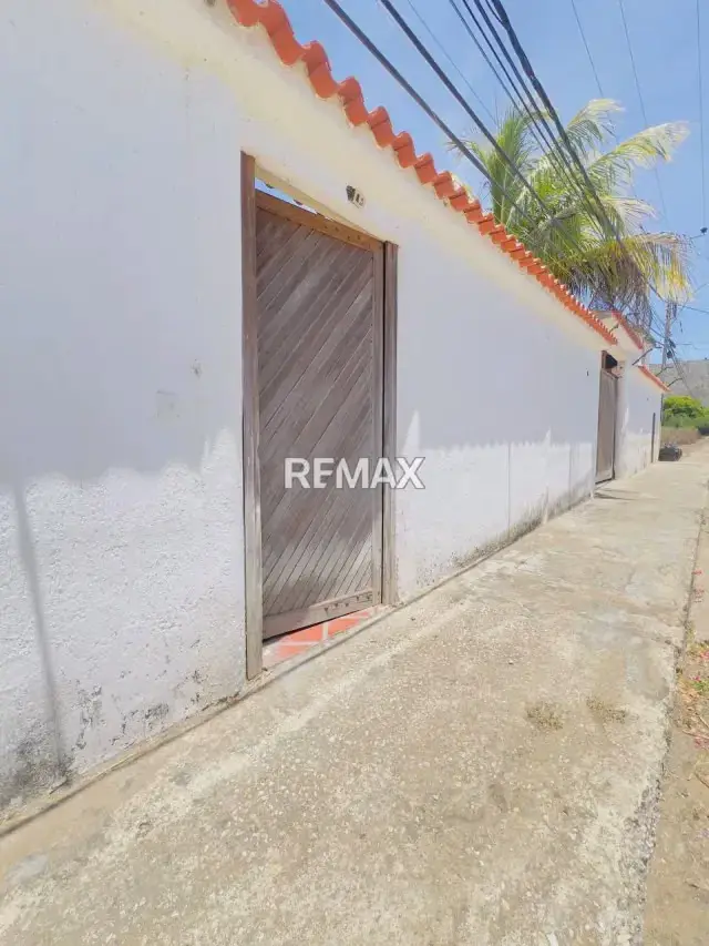POSADA EN PLAYA EL AGUA, SECTOR LA MIRA, MUNICIPIO ANTOLIN DEL CAMPO, ISLA DE MARGARITA.