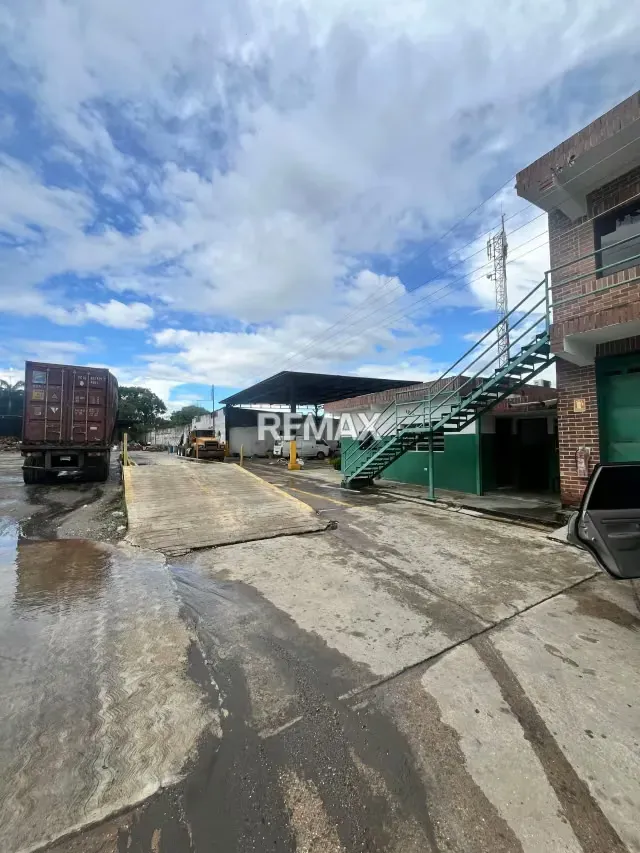 EXCELENTE OPORTUNIDAD DE INVERSION COMERCIAL E INDUSTRIAL EN EL MUNICIPIO LIBERTADOR DE LA GRAN VALENCIA - 4