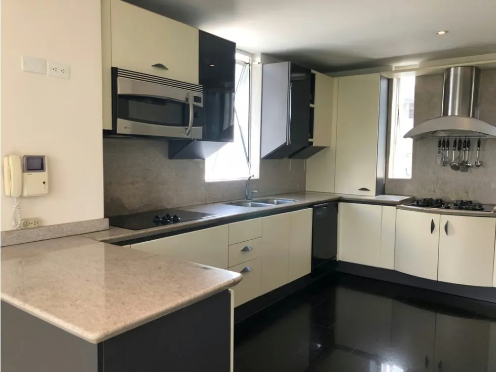 Se vende casa 500m2+200m2 terraza Urb. Miranda 9703 - 6