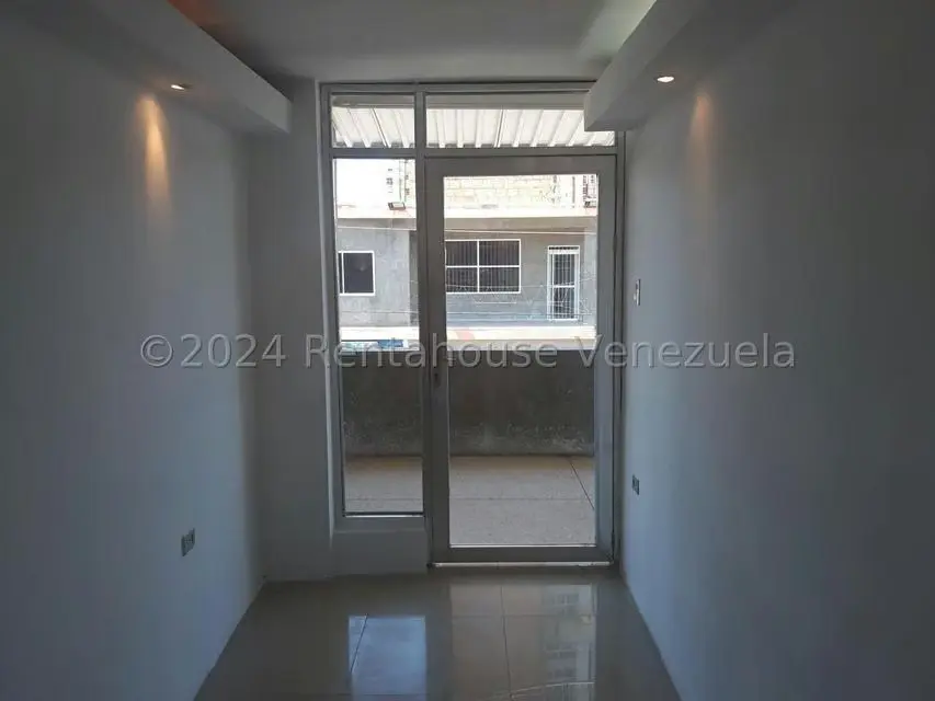 Local Comercial en Alquiler en Avenida Bella Vista, Zulia - 13