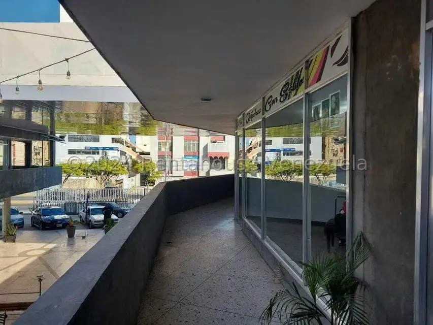 Local Comercial en Alquiler en Avenida Bella Vista, Zulia - 4