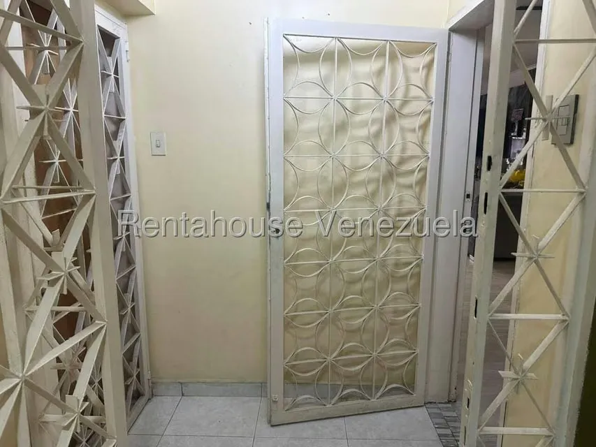 Apartamento (1 Nivel) en Venta en El Valle, Distrito Metropolitano - 2