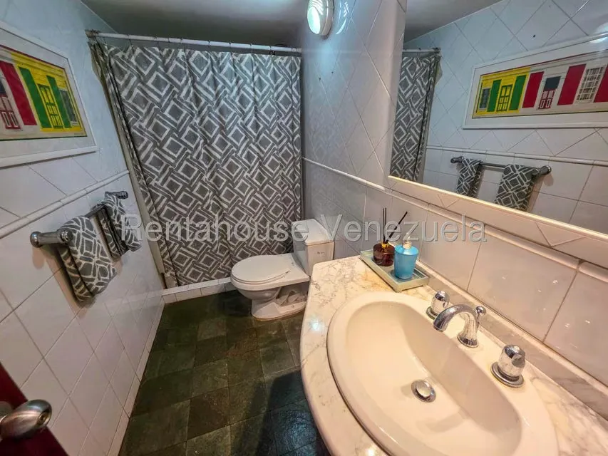 Casa (Multipes Niveles) en Venta en Cerro Verde, Distrito Metropolitano - 35