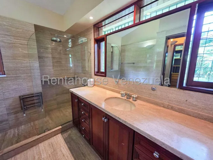 Casa (Multipes Niveles) en Venta en Cerro Verde, Distrito Metropolitano - 48