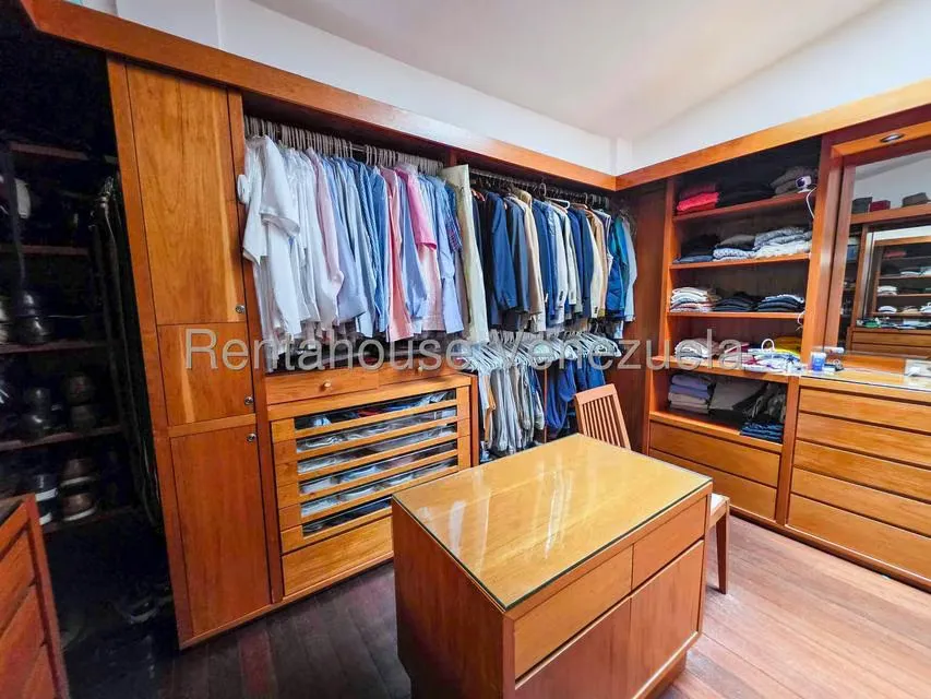 Casa (Multipes Niveles) en Venta en Cerro Verde, Distrito Metropolitano - 61