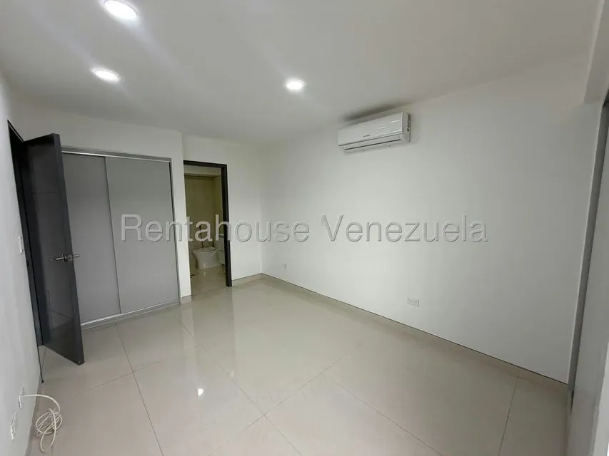 Apartamento (1 Nivel) en Venta en Los Samanes, Distrito Metropolitano - 23
