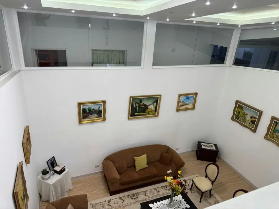 Se VENDE Casa de 500m²C.-6H+6.5B+7P+Trz.-Cumbres de Curumo-RC - 9