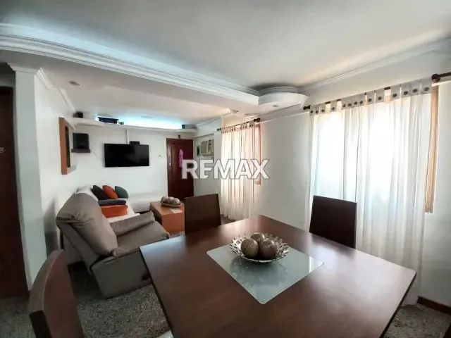 Apartamento en venta en la Urbanización San Francisco, Avenida 40 - 4