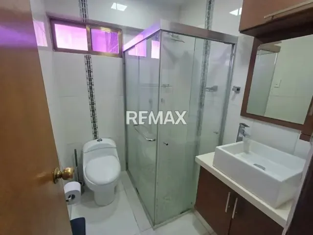 Apartamento en venta en la Urbanización San Francisco, Avenida 40 - 6