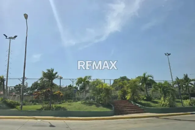 TOWNHOUSE EN VENTA EN EL CONJUNTO RESIDENCIAL ARENALES, CIRCUNVALACIÓN #2 - 2