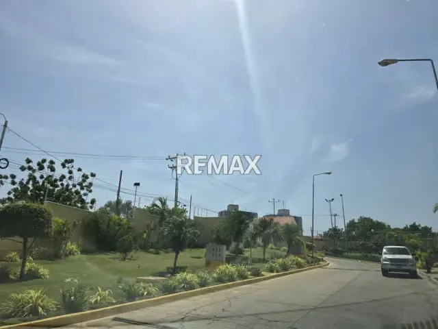 TOWNHOUSE EN VENTA EN EL CONJUNTO RESIDENCIAL ARENALES, CIRCUNVALACIÓN #2 - 3