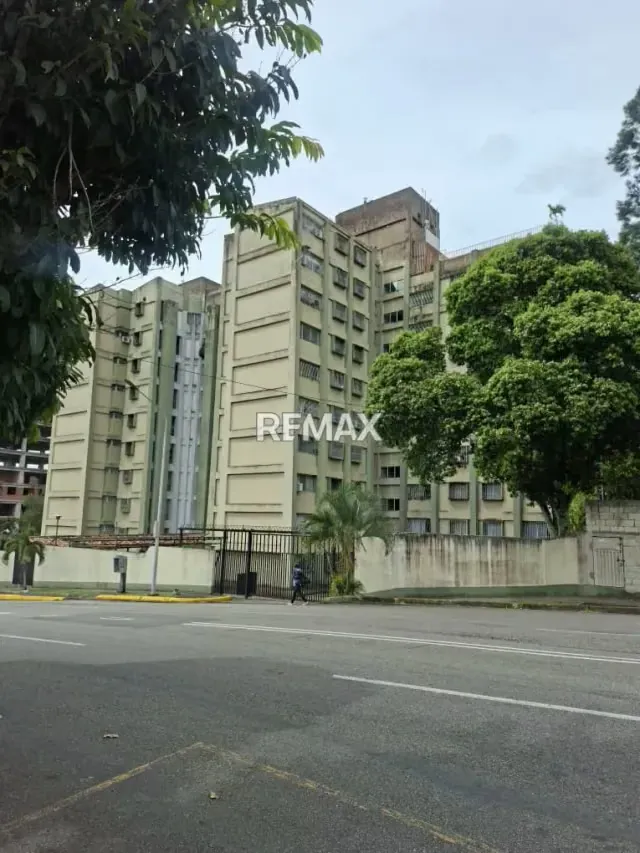 se alquila apartamento