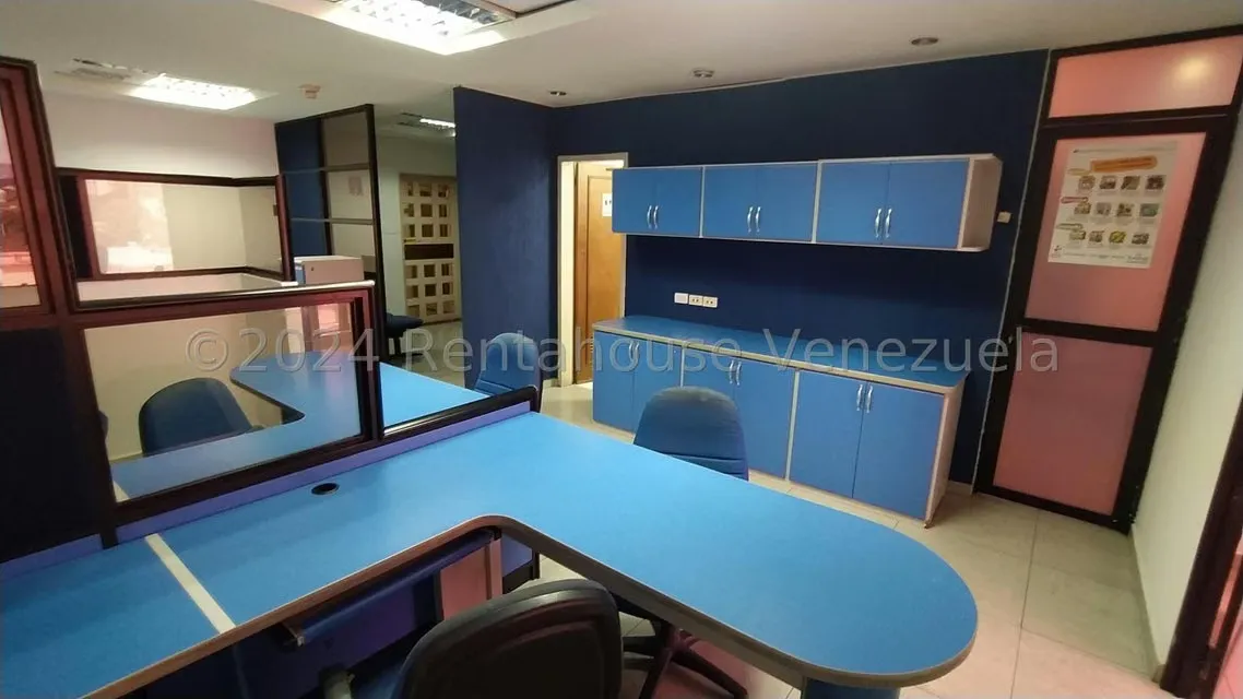 Oficina en Alquiler en Zona Este, Lara - 13