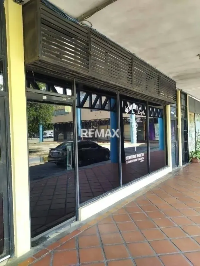 ALQUILER DE LOCAL COMERCIAL PLANTA BAJA HENRY FORD.
