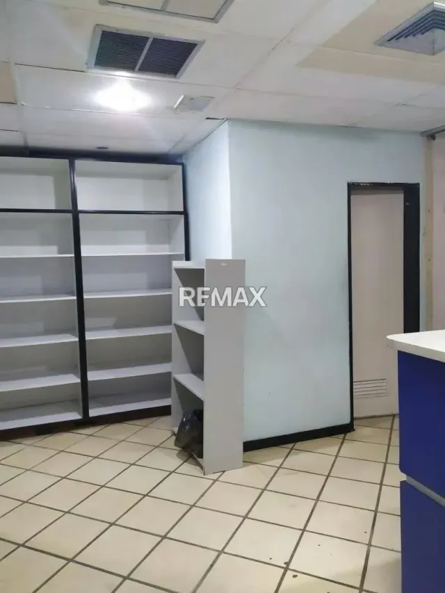 ALQUILER DE LOCAL COMERCIAL PLANTA BAJA HENRY FORD. - 3