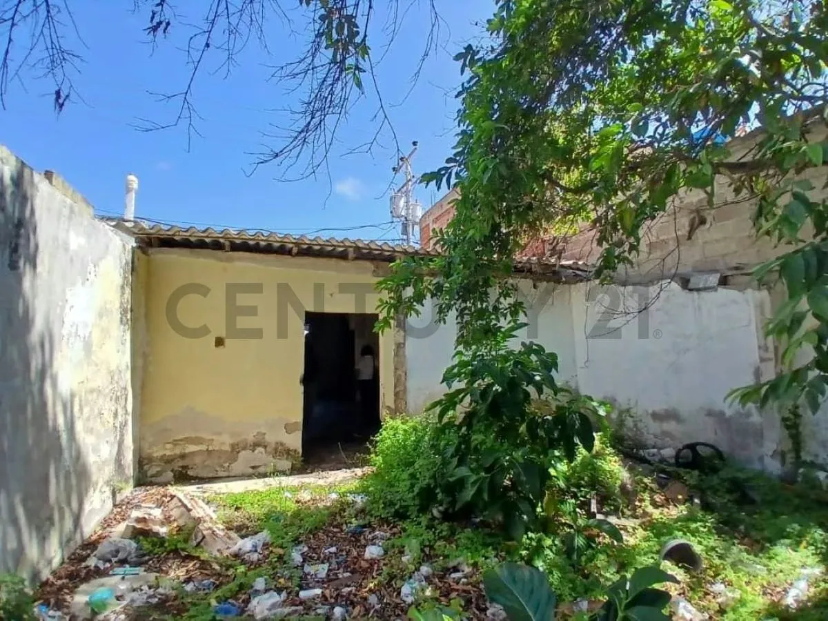 TERRENO IDEAL PARA COMERCIO O VIVIENDA FAMILIAR EN UBICACION PRIVILEGIADA - 4