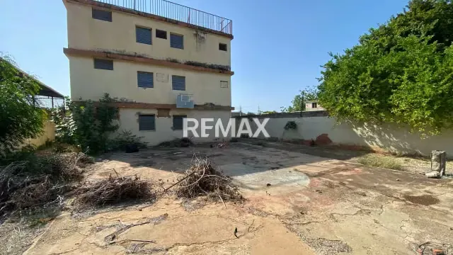 VENTA DE EDIFICIO PARA REMODELAR CON LOCAL COMERCIAL ZON OESTE - 13