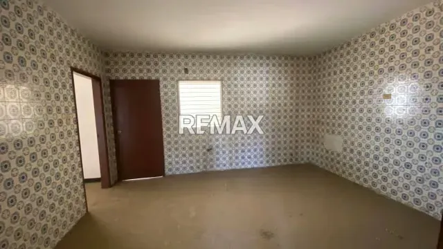 VENTA DE EDIFICIO PARA REMODELAR CON LOCAL COMERCIAL ZON OESTE - 4