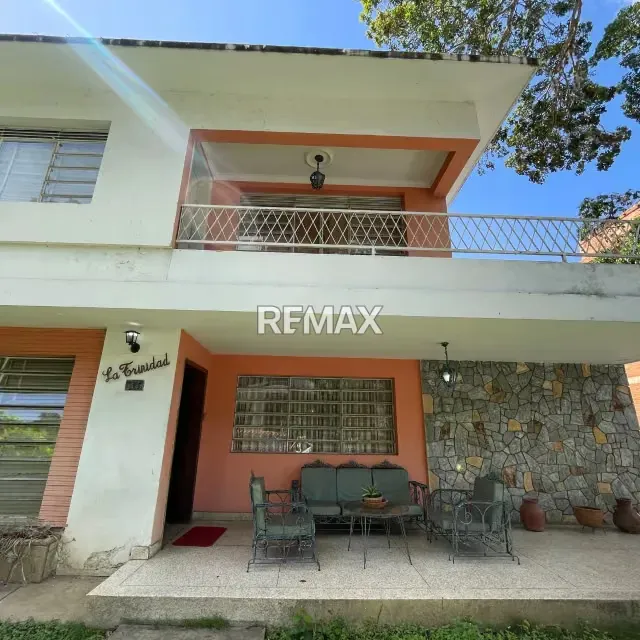 SE VENDE CASA CON POTENCIAL RESIDENCIAL COMERCIAL EN COLINAS DE BELLO MONTE - 2