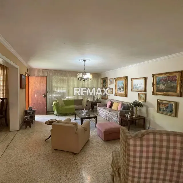 SE VENDE CASA CON POTENCIAL RESIDENCIAL COMERCIAL EN COLINAS DE BELLO MONTE - 5