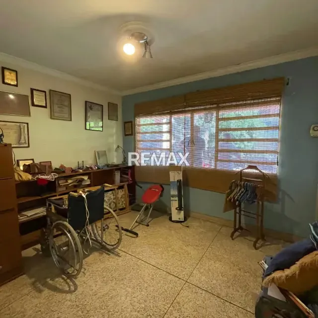SE VENDE CASA CON POTENCIAL RESIDENCIAL COMERCIAL EN COLINAS DE BELLO MONTE - 8